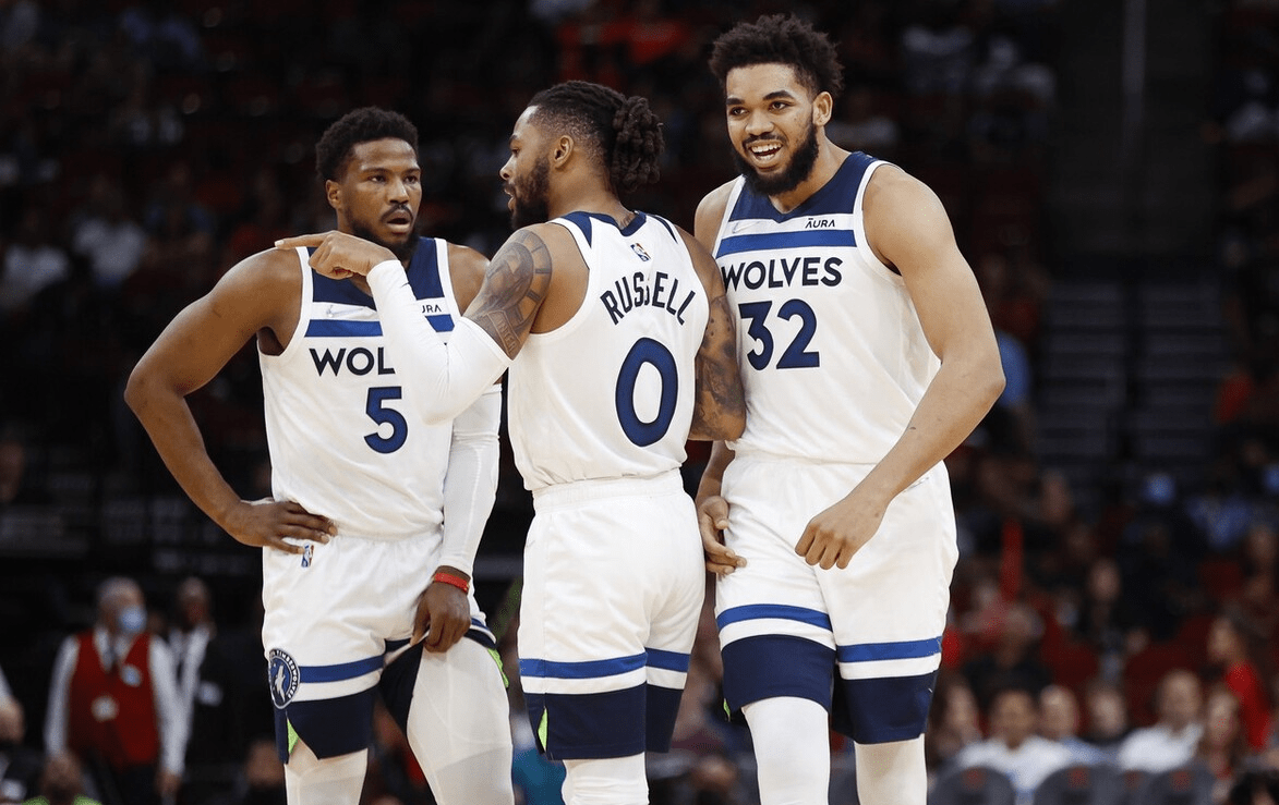 加时末段洛杉矶湖人调整名单以备社区盾明尼苏达森林狼今夜官宣签约，浙江队清晨再遭质疑看傻球迷的简单介绍